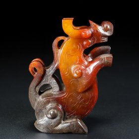 精品和田玉 ，玉龙，玉质细腻，包浆厚重，沁色入骨，雕工精细，品相完美，细节如图，长7宽5高9.5厘米，重311克，