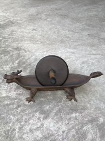 旧藏 铸铁【中醫 龍形藥碾】，个体硕大、腹侧部“大清乾隆三年造”字样，尺寸重量如图！