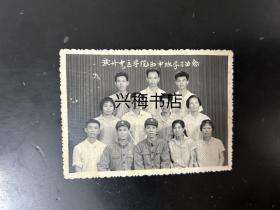 广州中医学院西中班学习留念，广州中医院毕业班老照片