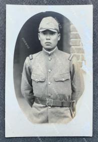 抗战时期 身穿“昭五式”军服的日军兵长肖像照一枚