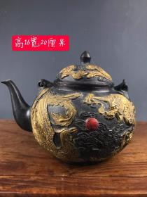 乾隆年龙凤铜提梁壶一把，保桨自然，器型独特，正常使用，品像完整