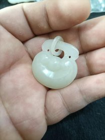 和田玉小吊坠