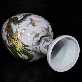 大清乾隆粉彩龙纹瓶（25×12cm）