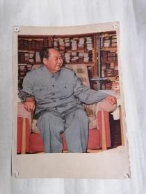 图片：毛主席在书房（参见图示）