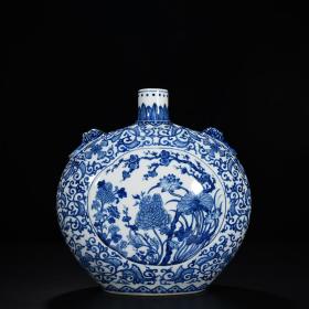 清乾隆青花四季花卉诗句纹扁瓶     厘米31*29