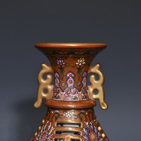 清乾隆珐琅彩鎏金花卉纹交泰瓶，高20厘米直径11厘米