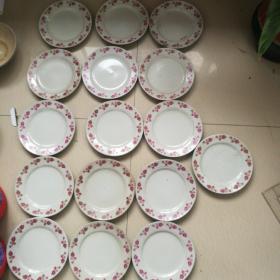 早期小红花金线白瓷碟(中国景德镇)一套16个合售