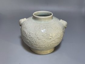 民国白釉堆白缠枝连鸠耳尊，全品