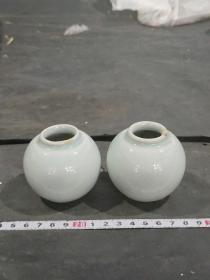 B1.817 豆青釉小陶瓷罐2个