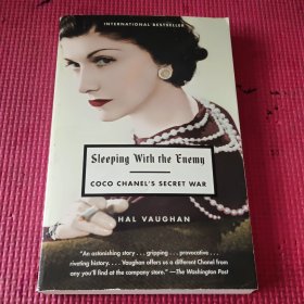 英文原版 Sleeping with the Enemy: Coco Chanel's Secret War
