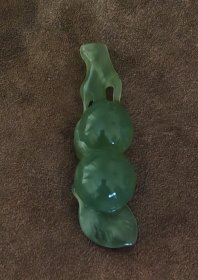 岫玉绿冰樱桃吊坠、挂件（5.4x1.7x1.6厘米）
