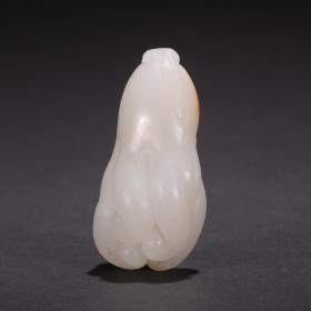 和田玉籽料佛手型挂件尺寸：高6.2宽3.7厚2.7cm重74g精选和田玉籽料，玉质温润、白度一级，油性十足、雕就佛手、透雕技法、寓意好、把玩舒适、包浆醇厚、收藏精品