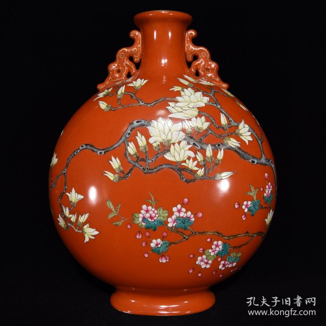 清乾隆粉彩玉兰花纹双耳扁瓶   31.4×24×11.5