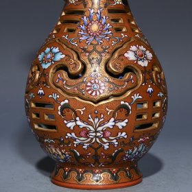 清乾隆珐琅彩鎏金花卉纹交泰瓶，高20厘米直径11厘米