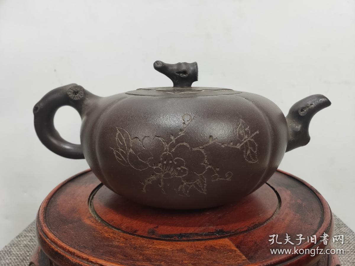 老珍藏，顾景舟和周桂珍合作款，周桂珍盖款，顾景舟底款，精品老紫砂壶一把，保存完整，十分难得收藏佳品。