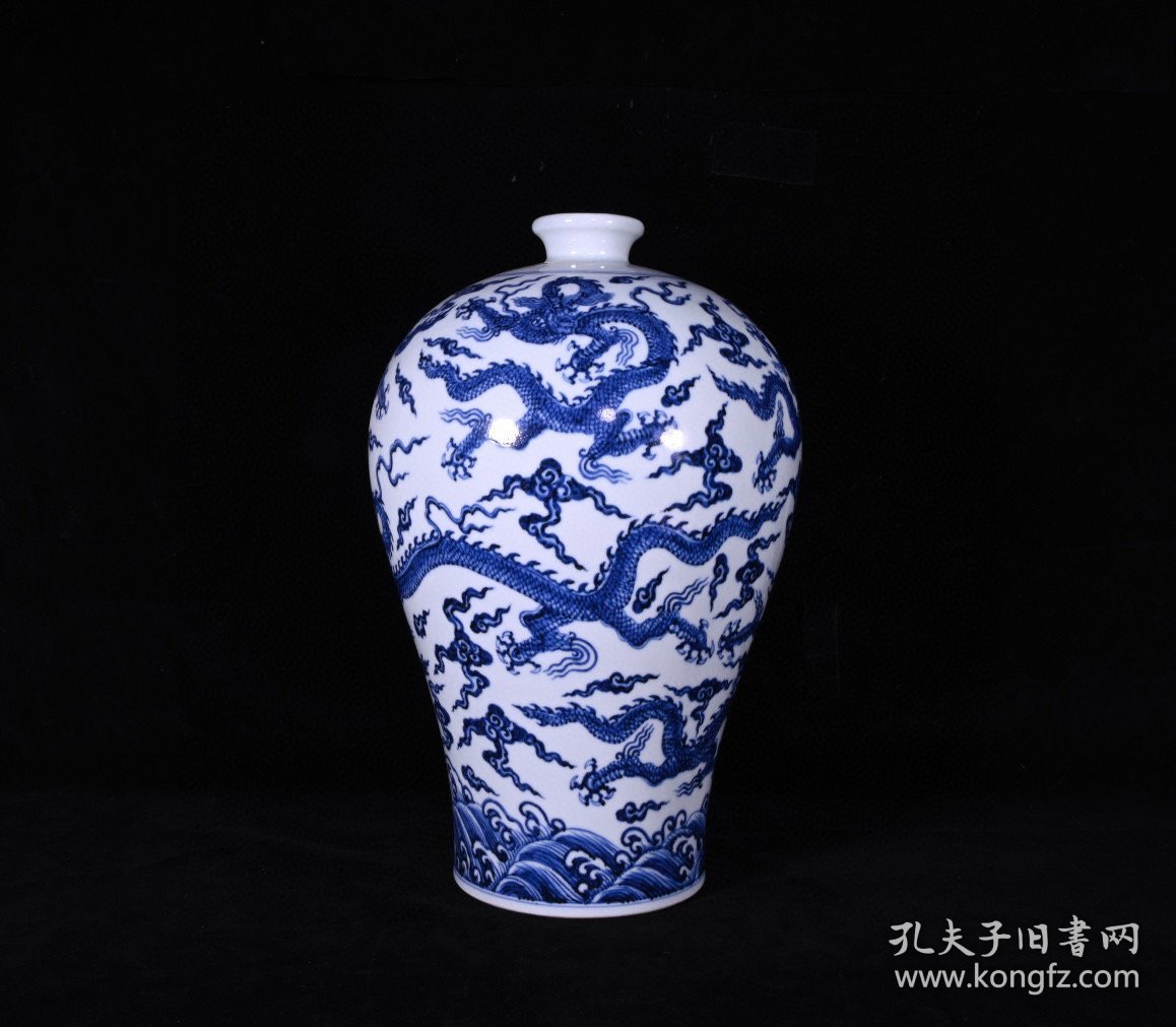 清青花龙纹梅瓶，高35×23厘米