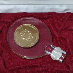 第43届世界兵乓球锦标赛仿水晶球拍形镀金纪念章