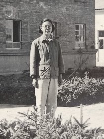 1959年美女青海师范学院校园拍摄照片