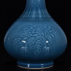 瓷器 清乾隆霁蓝釉刻花果纹玉壶春瓶（回流瓷） 高21厘米 宽17厘米