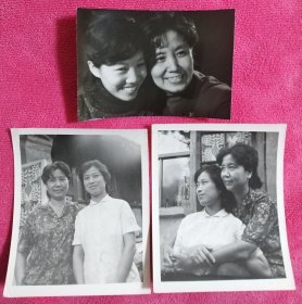 漂亮的女军人演员樊椒棣（第一张上右一）二姐妹合影留念 老照片2枚（不同时间）大张尺寸10*8cm