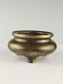 古玩收藏   三足铜香炉   尺寸:长宽高  9.5/9.5/5厘米  重量:  1.2斤   （包浆自然浑厚）
