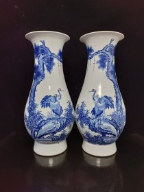 瓷器，王步，青花松鹤延年纹瓶一对尺寸44x22厘米。