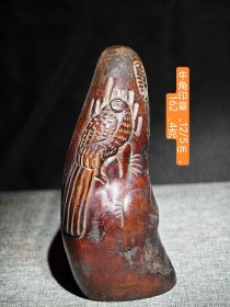 牛角印章，牛角印章是中国传统的印章，在中国近代也有上百年历史，牛角，也就是老黄牛的角经过加工制作而成。牛角印章是中国特有的最古老的传统印章材料，天然的牛角经多年的自然风干制作形成，雕刻精心制作，字形完美，坚固耐用，收藏价值高
