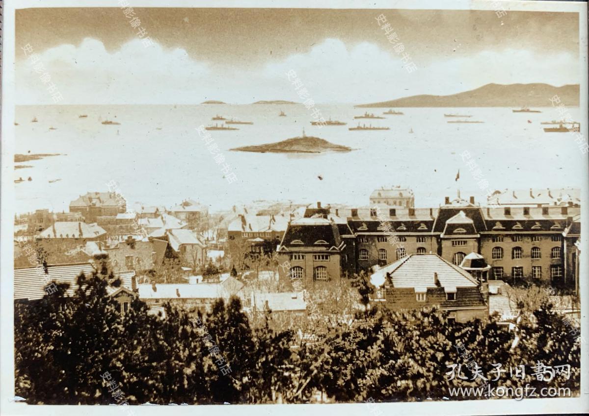 【青岛旧影】抗战时期 从观象山远眺胶澳总督府大楼建筑群及小青岛等风景 原版老照片一枚