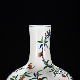 旧藏 清雍正斗彩五福捧寿福寿纹天球瓶 高52.5厘米 宽33厘米