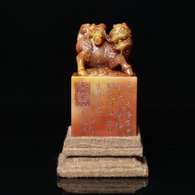 回流典藏品辛未年篆刻家【小池】刻石，寿山石雕刻麒麟印章，石质坚硬，细腻透亮，包浆浑厚，镂空工艺，纹路清晰呈现，收藏观赏之佳品！