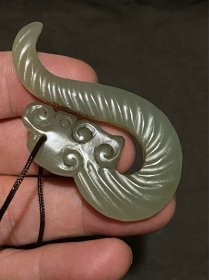 清代老和田玉龙钩 器形独特