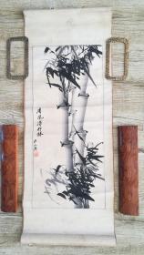 济南市著名老画家张济子（号山人）画《清风满竹林》，墨已深入宣纸，笔法老辣。张济子，号山人，师从著名画家黑伯龙先生，并长期学习白雪石、宋文治、钱松岩等国内名家技法，画法成熟老练，书法秀气刚劲，是济南一位非常有实力的老画家。张济子先生是济南比较早就入会的山东美协会员，齐鲁书画研究院理事。