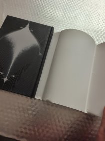 追风筝的人（全新装帧，精装纪念版，李雪琴、高圆圆动情推荐）