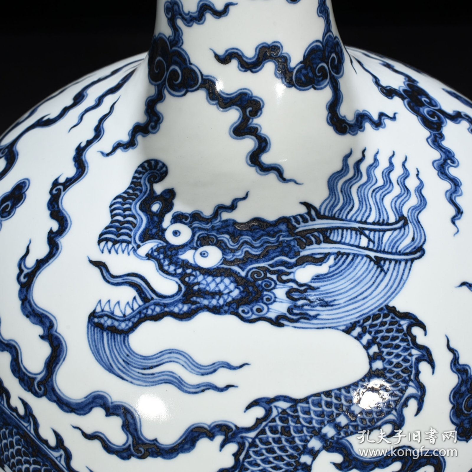 明宣德青花云龙纹天球瓶 43*32厘米