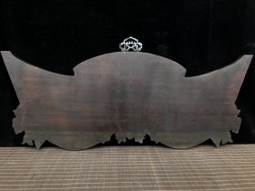 整板雕刻挂匾，雕刻福禄寿三星，画卷造型，别致大方，雕工细腻，温馨大气，尺寸70*28*2.5，