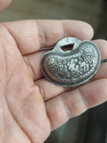 老银挂锁一件