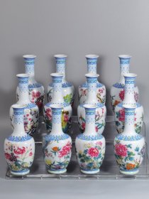 清雍正 上下翠料边 珐琅彩十二花神小瓶一套