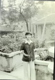 黑白照片（素颜美女）