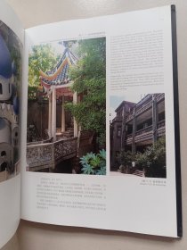 梧桐树后的老房子