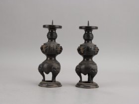 一对铜蜡台