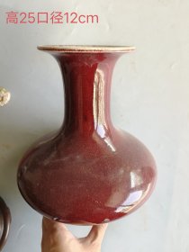 少见的红釉长颈花瓶