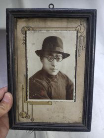民国牡丹江照相馆的老照片文人带礼帽