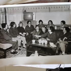 大幅30*22cm老照片 中国妇女第四次全国代表大会 蔡畅接见妇女代表