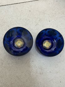 一对琉璃杯子
