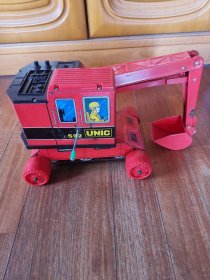 日本60年代大型铁皮玩具挖掘车（摇动手柄格格声抓斗会上下长短活动）有稀少掉漆处 少见的东西