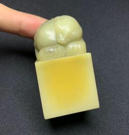 收藏级青田老性菜花黄精工睡狸钮
