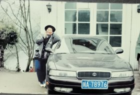 彩色照片（那个年代的车）