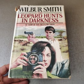 WILBUR SMITH THE LEOPARD HUNTS IN DARKNESS：威尔伯·史密斯：豹子在黑暗中狩猎