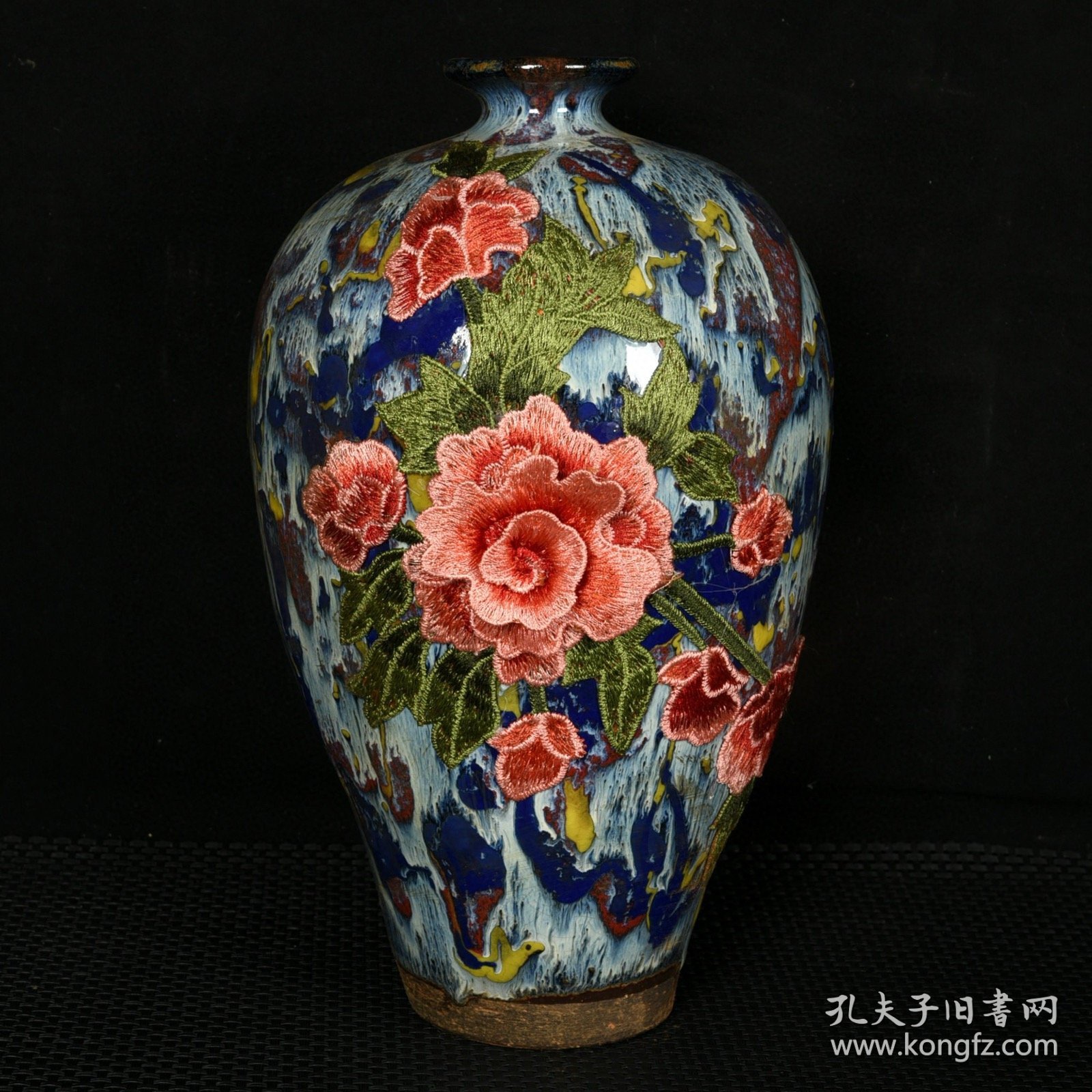 点击查看原图 宋建窑供御款花釉镶刺绣牡丹花卉纹梅瓶 高28厘米 直径17厘米