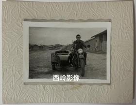 【老照片】1971年骑摩托车的知识青年于江西省余江刘家站五七干校 （带衬托，有背题）